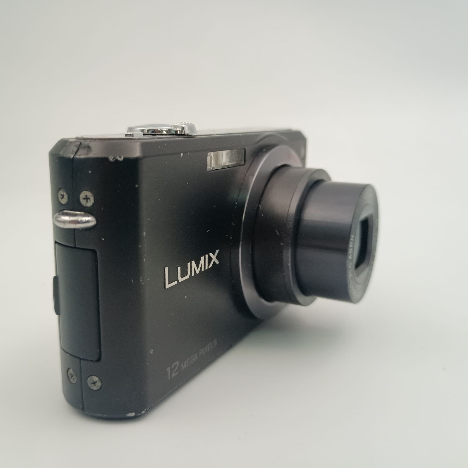 コンデジ Panasonic Leica FX100 Lumix黒 カメラ パナソニック、世界初の4/3型センサーを搭載したコンデジ「LUMIX