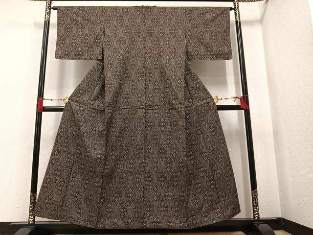 平和屋着物●本場大島紬　7マルキ　立涌花文　正絹　逸品　AAAW1834ph 平和屋着物○本場大島紬 7マルキ 立涌花文 正絹 逸品 AAAW1834ph