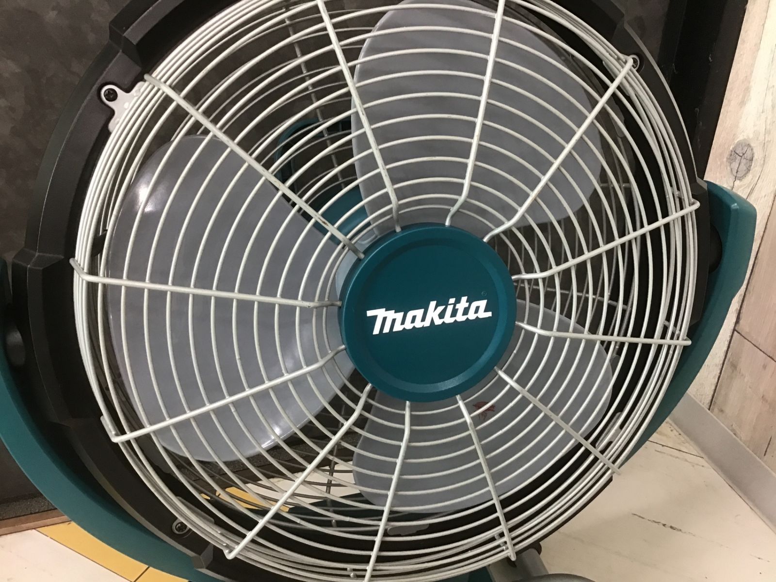 動作品 マキタmakita♪14.4-18vコードレス産業扇 CF300DZ♪本体のみ♪扇風機♪アクトツール富山店♪M