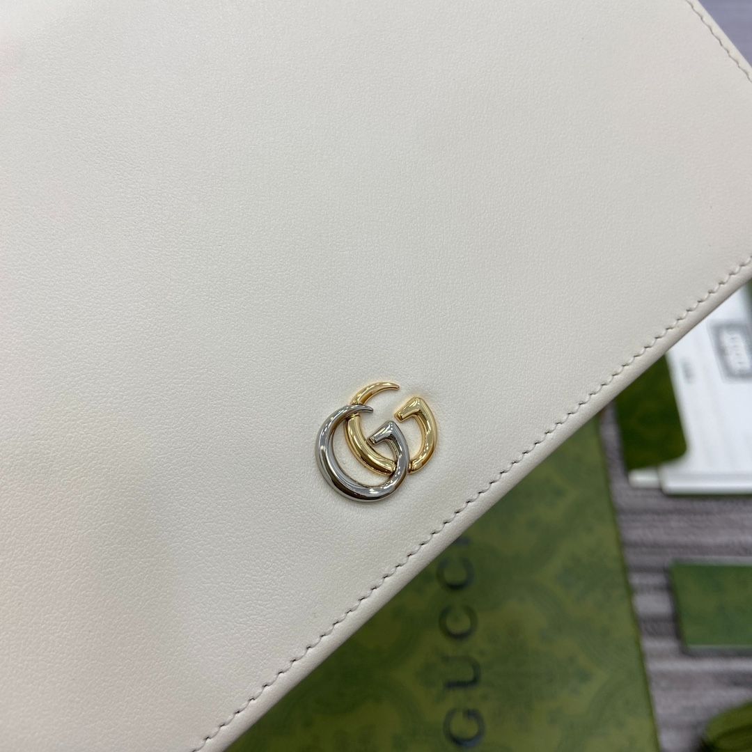 GUCCI ホワイトレザー チェーンウォレット GUCCI ホワイトレザー チェーンウォレット