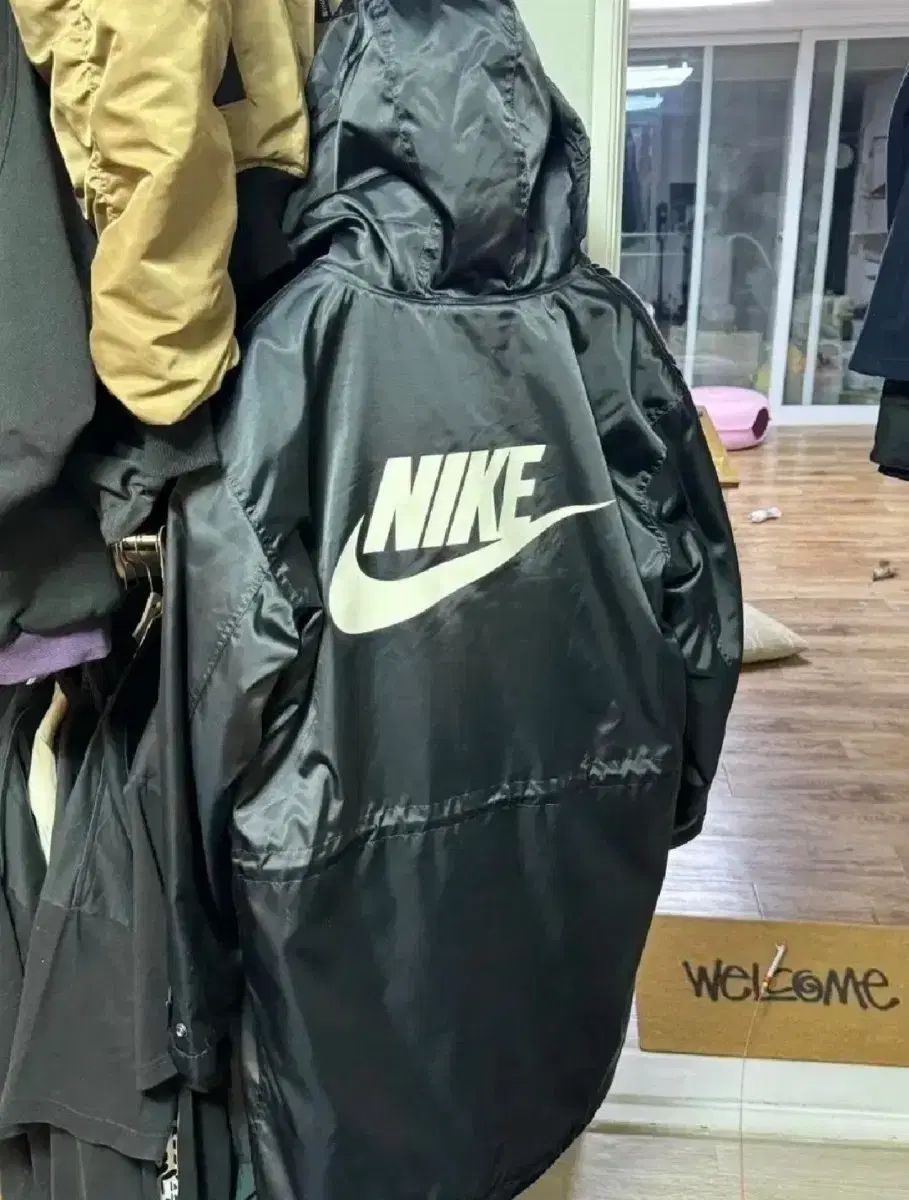 【雷市場（ポンジャン）商品韓国直送】 L Nike(ナイキ） バックロゴ フリースボンバー ダウンジャケット パーカー