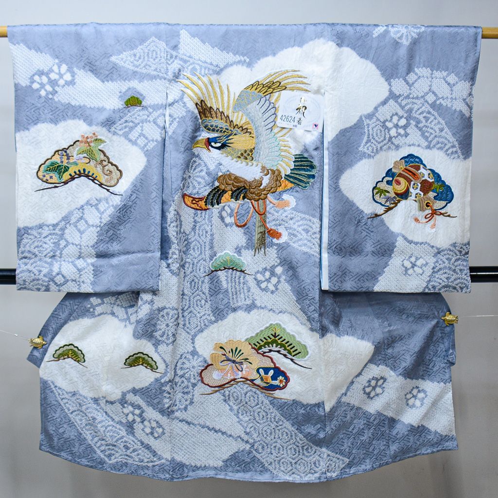 お宮参り 産着 男児 正絹 のしめ 着物 綸子地 絞り 総刺繍 鷹 グレー地 男の子 祝着 一つ身 掛け着 初着 NO42624