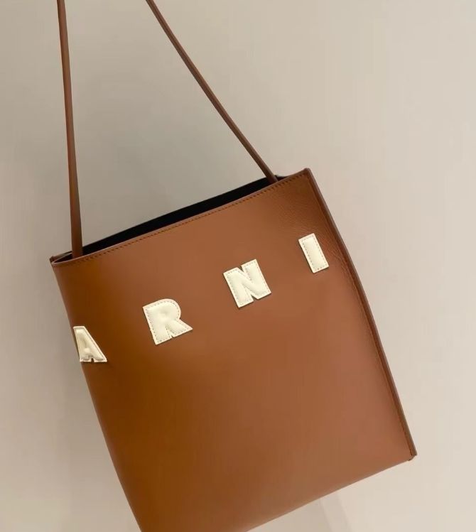 ３色MARNI ブラック ホワイト キャメル レザー ショルダーバッグトートバッグ