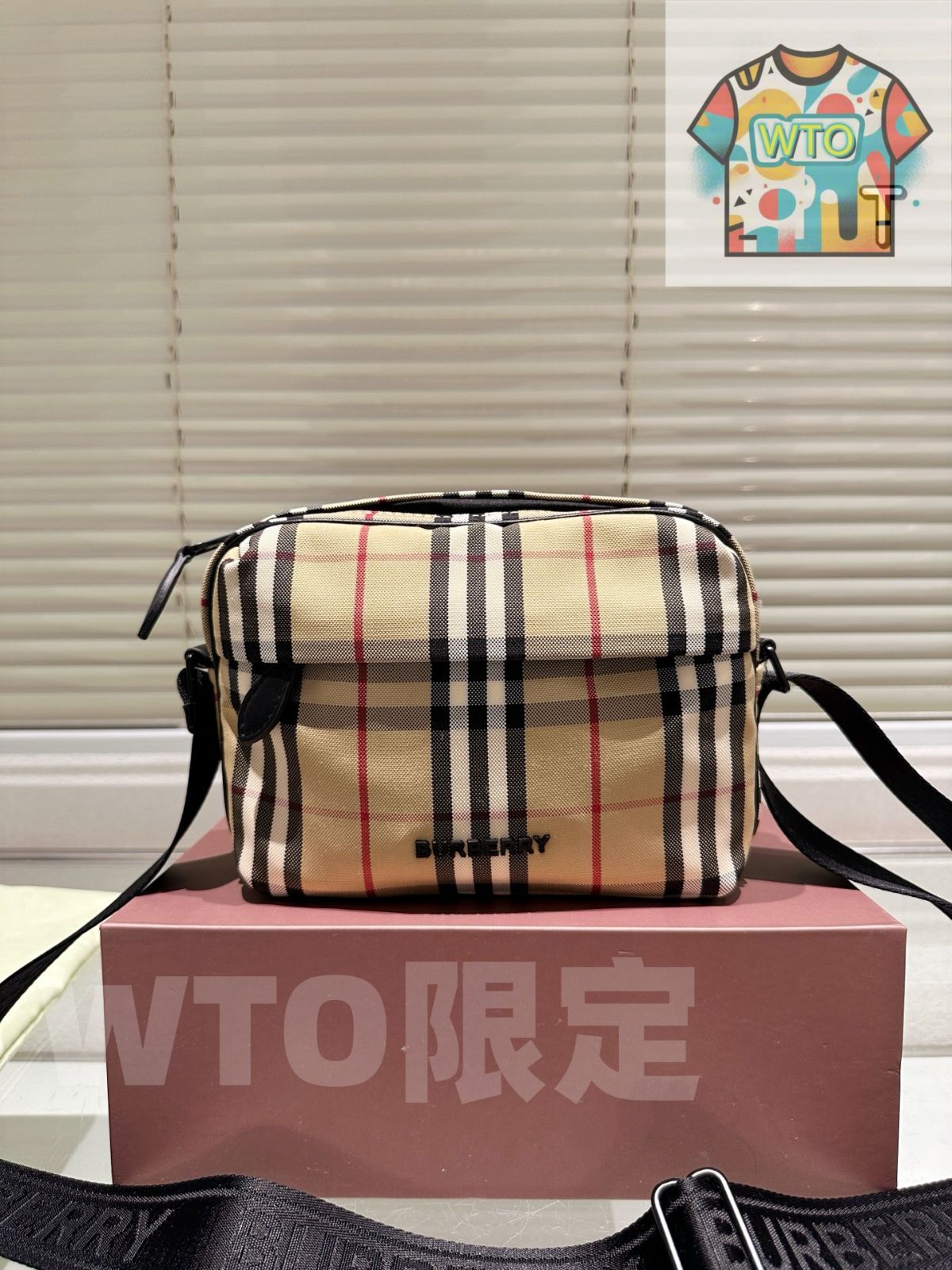今日特価】Burberry TB バッグ 21×15cm フォールドギフト
