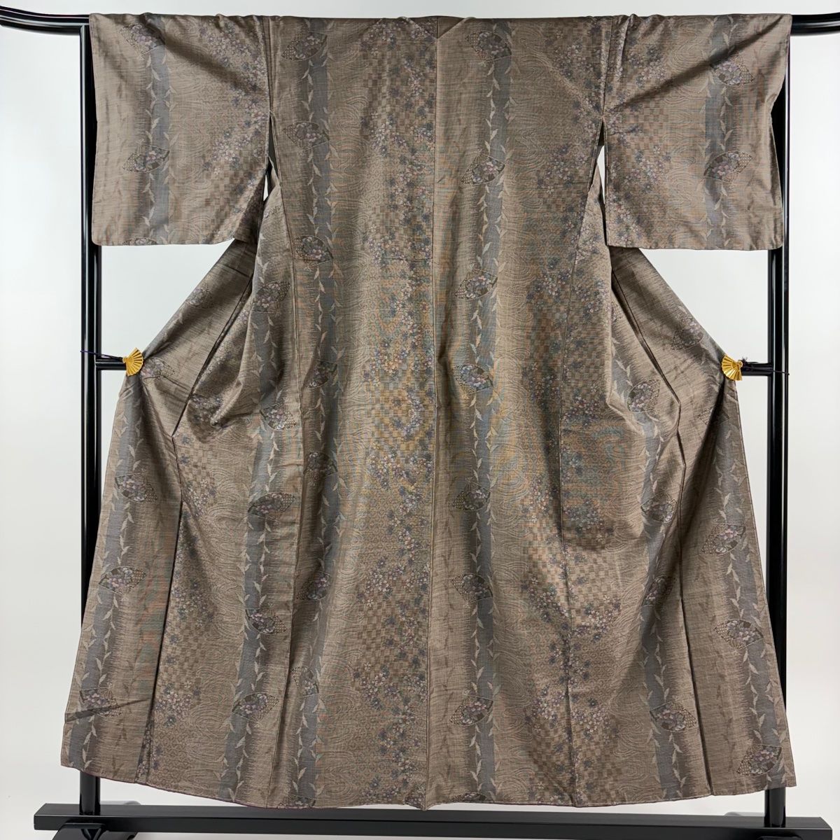 紬 身丈153.5cm 裄丈66.5cm M 袷 やまと 扇 草花 焦茶色 正絹 名品