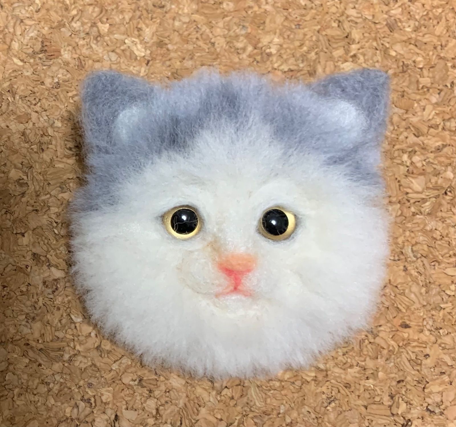 フェルトビーズ刺繍ブローチ ねこ - 小物