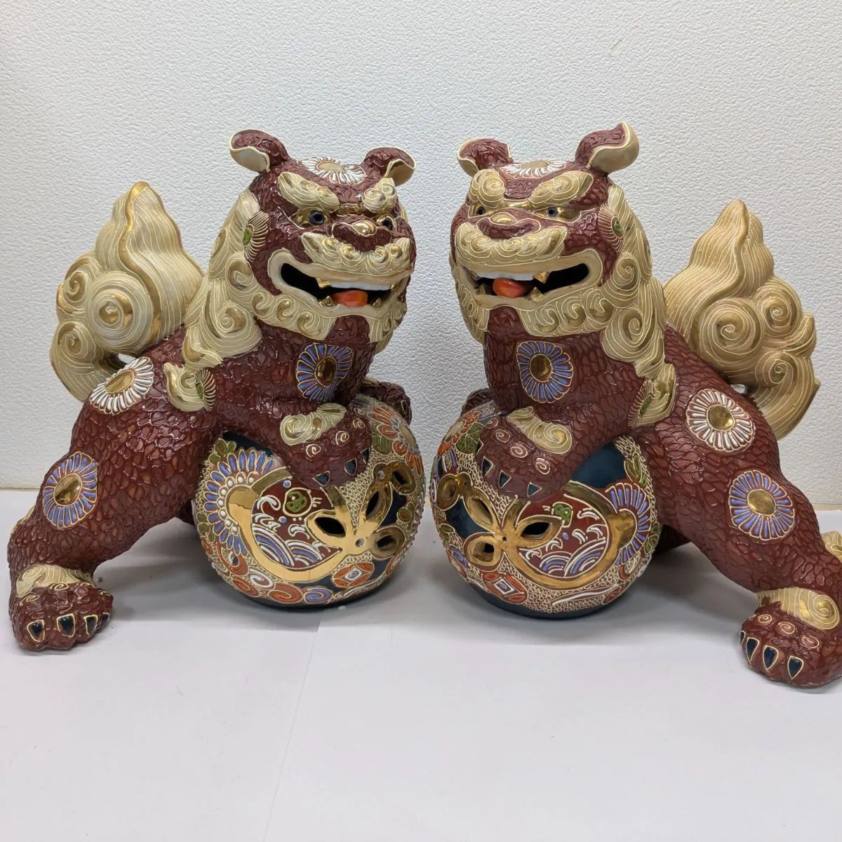 美品】九谷焼 赤獅子 玉乗り獅子 置物 陶器 伝統工芸 オブジェ 時代