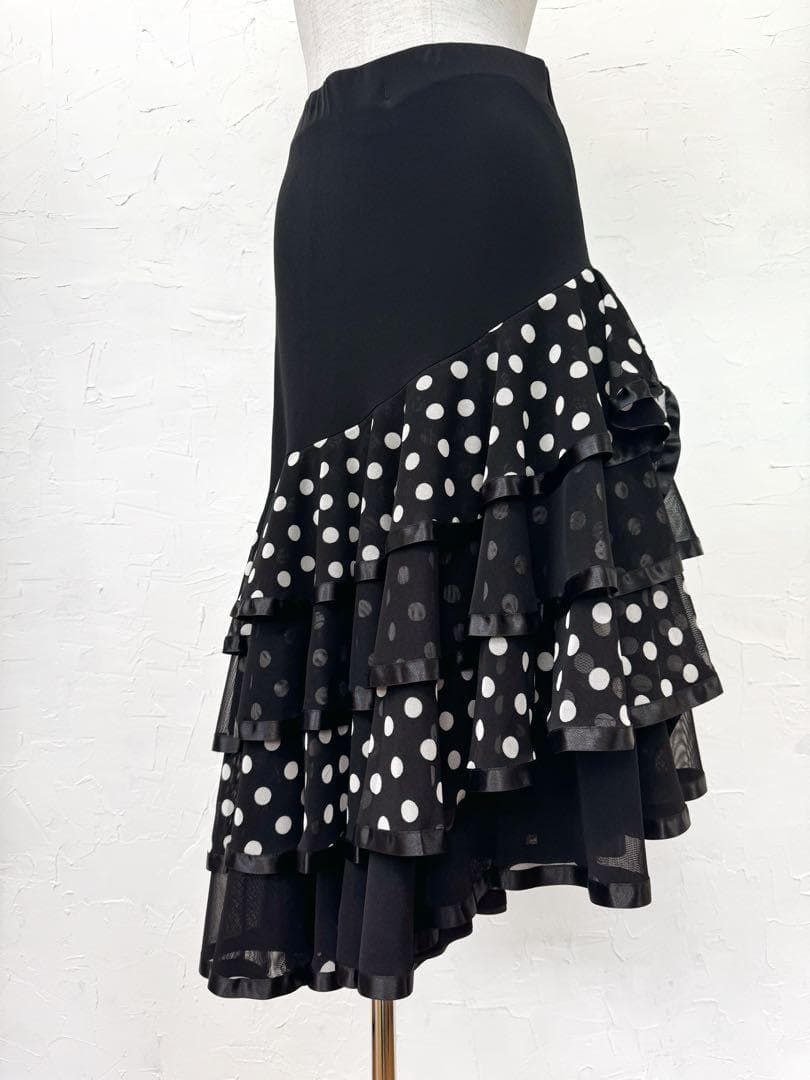 【水玉】新品　段々フリル　裾サテンテープ　ラテンスカート黒白ｍ210 水玉】新品 段々フリル 裾サテンテープ ラテンスカート黒白m210