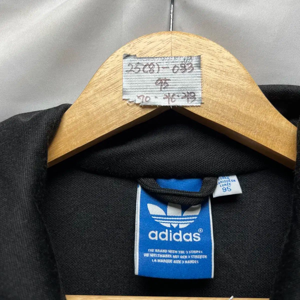 美品　adidas ヨーロッパトラックトップ トラックジャケット ブラック　95 純正品/ 95 adidas(アディダス) ヨーロッパ 黒 トラックトップス