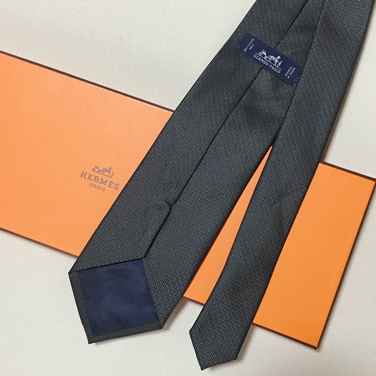 H柄 エルメス HERMES ネクタイ シルク100% ブラック ダークグレー 楽天市場】【10/10～10/13限定・最大2万円OFFクーポン配布中