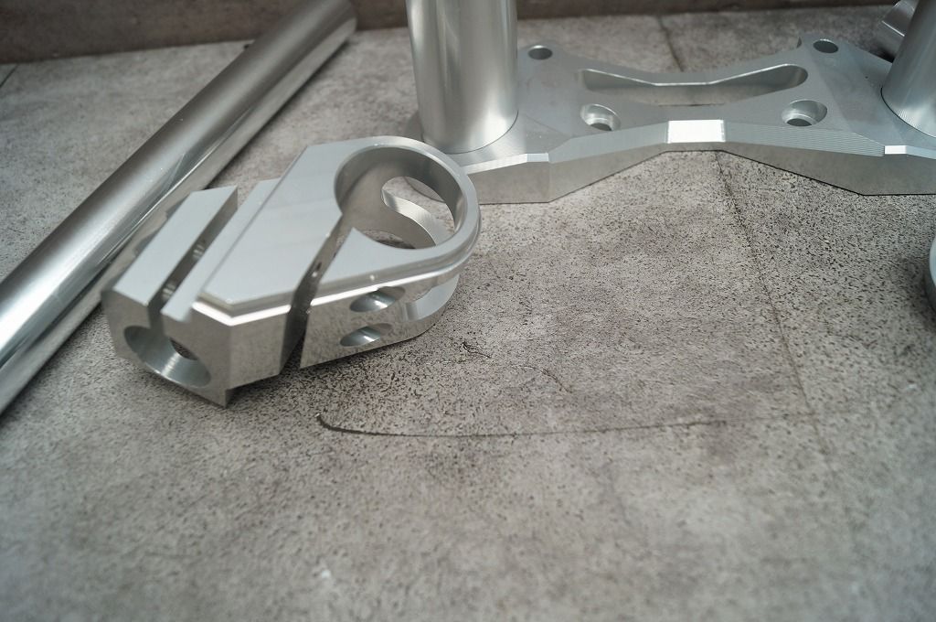 アルミ セパハン キット ♥ トライアンフで入荷しましたが 汎用 PCX 写真で分かる方へ