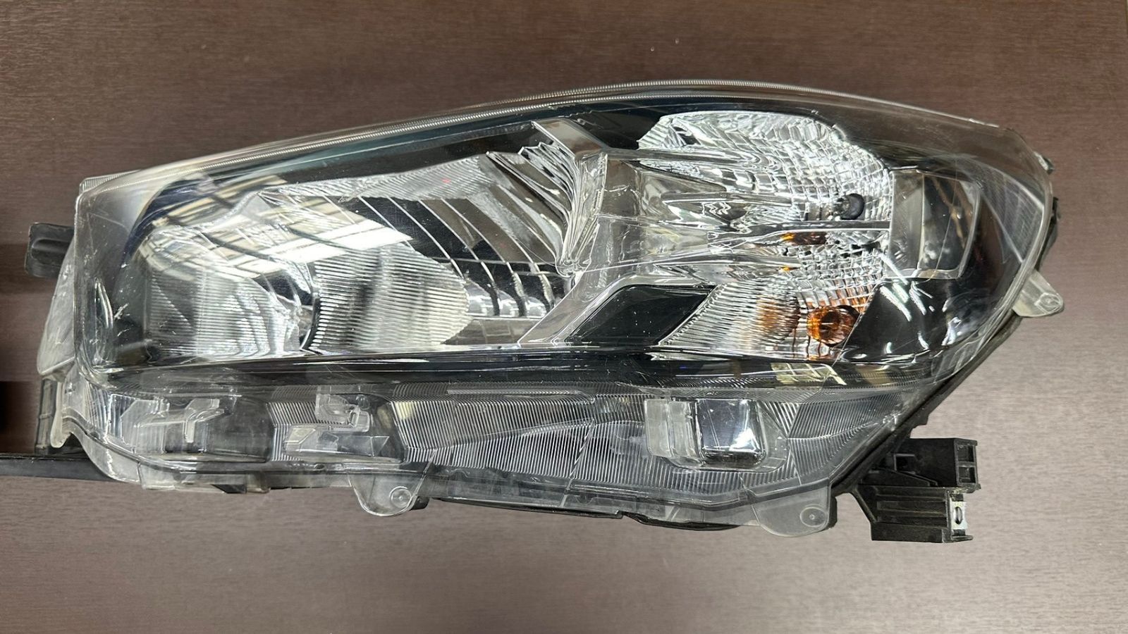 ハイラックス GUN125 純正 ヘッドライト LED 左右セット - メルカリ