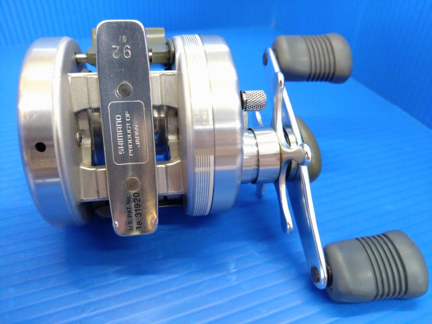 日本製 シマノ カルカッタ 200 RH332 ベイト 右巻き 駆動良好