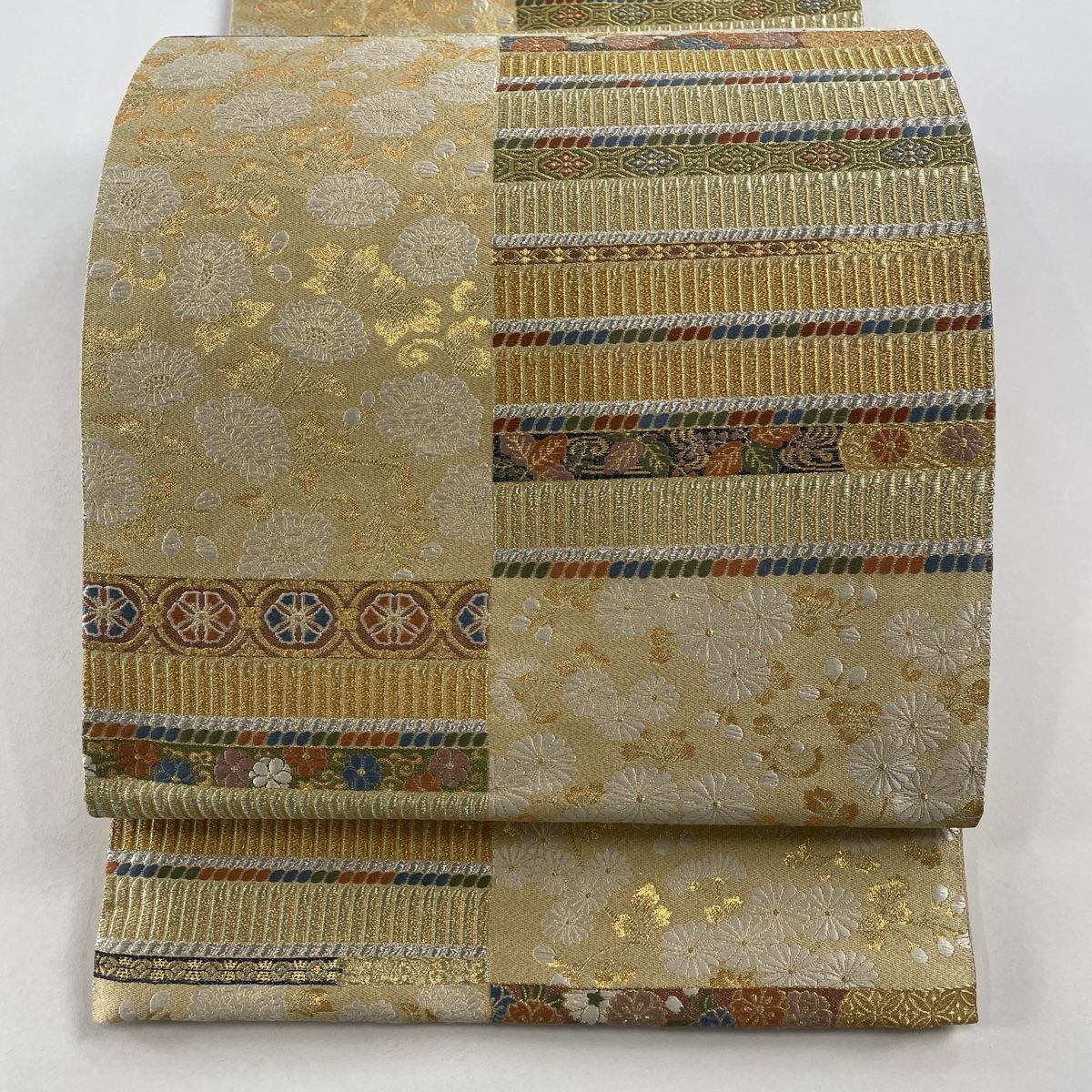 袋帯 名品 優美つづれ 変わり市松 草花 金銀糸 刺繍 金色 六通 正絹