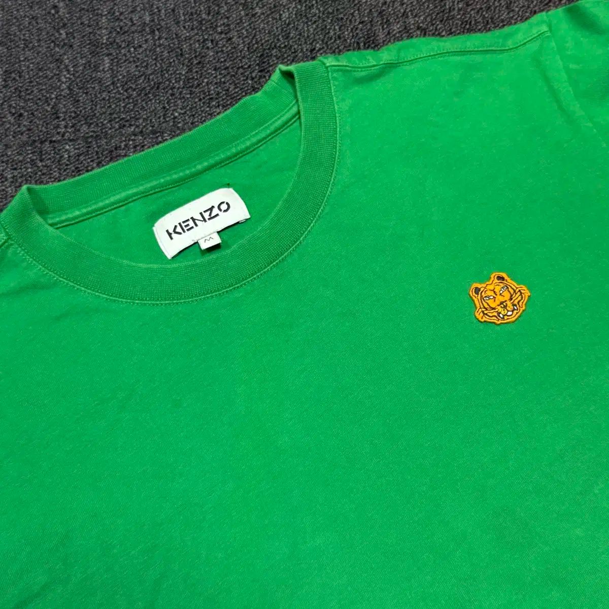 KENZO ケンゾー 緑 Tシャツ ロゴ KENZO(ケンゾー) タイガー ロゴ 緑 半袖Tシャツ - メルカリ