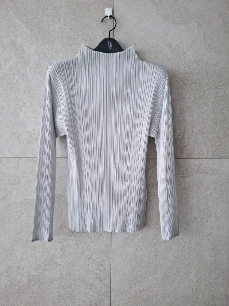 ♡新品未使用♡PLEATS PLEASE ライトグレー　ソフトプリーツ 新品 PLEATS PLEASE(プリーツプリーズ) ライトグレー ベーシック