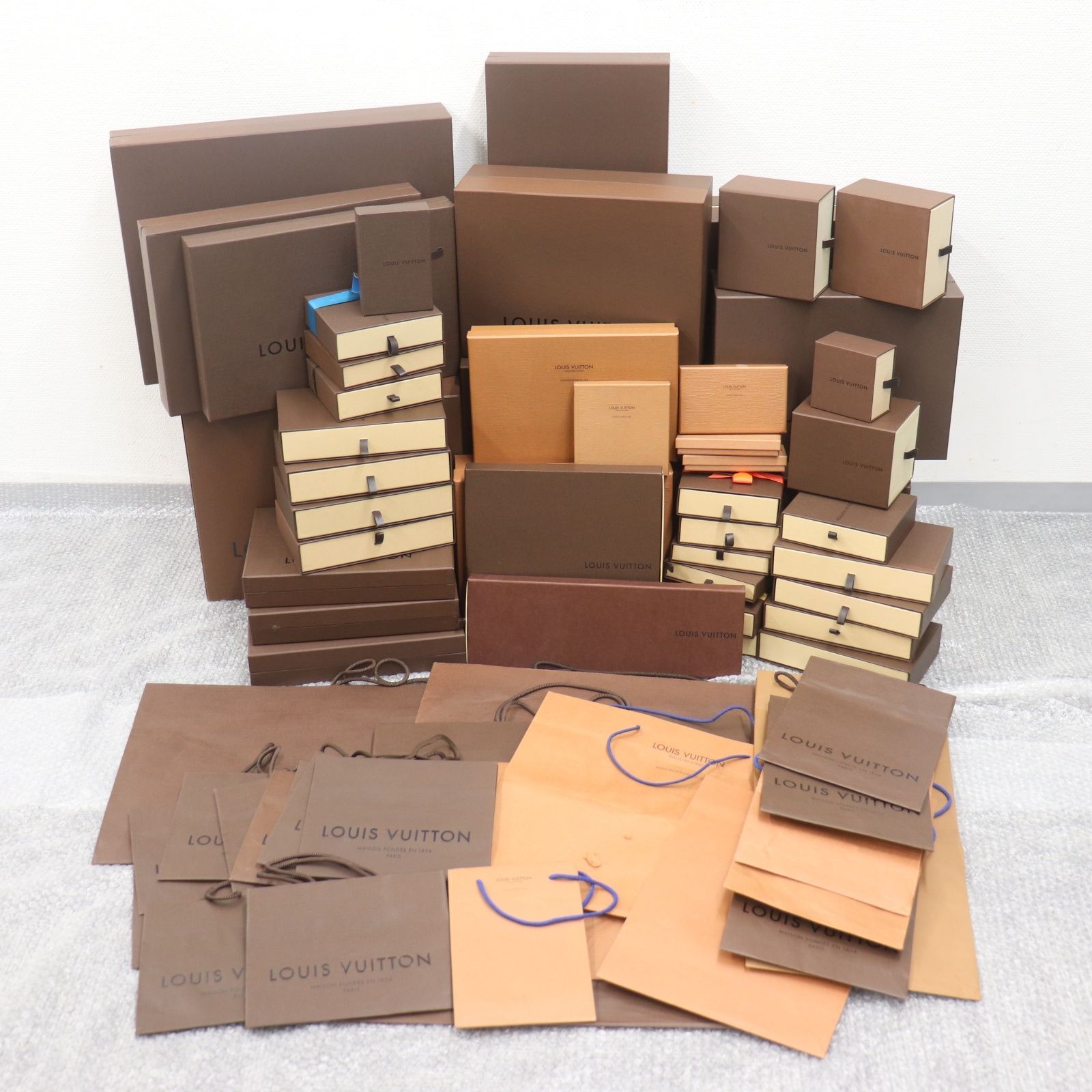 ITV6CRKNVPM0 LOUIS VUITTON ルイヴィトン BOX 空き箱 ショッパー 純正 紙袋 ブラウン まとめ 紙袋25枚 箱45個