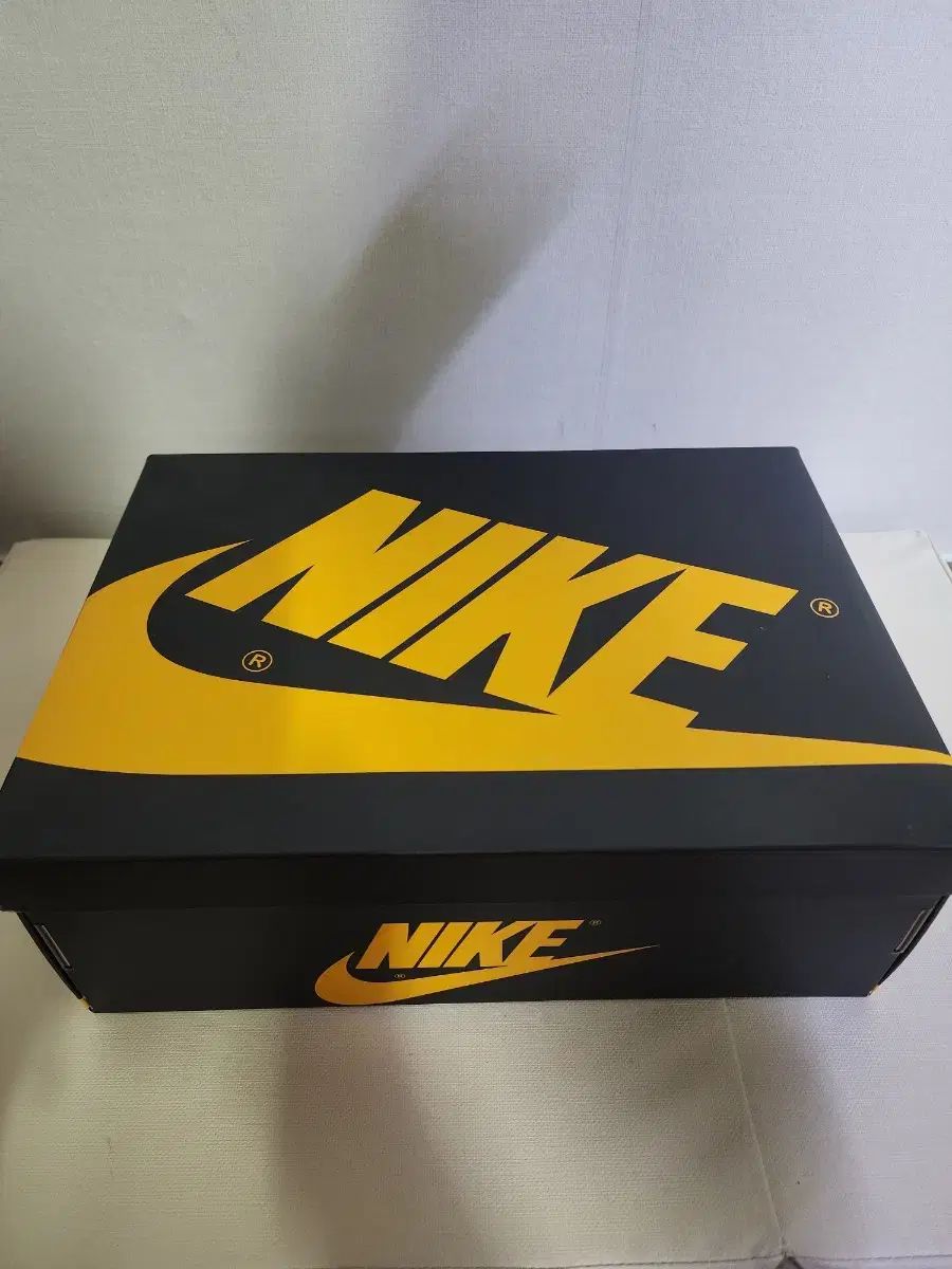 NIKE(ナイキ) エア ジョーダン 1 レトロ ハイ OG ポルン 555088 ー 701 270m