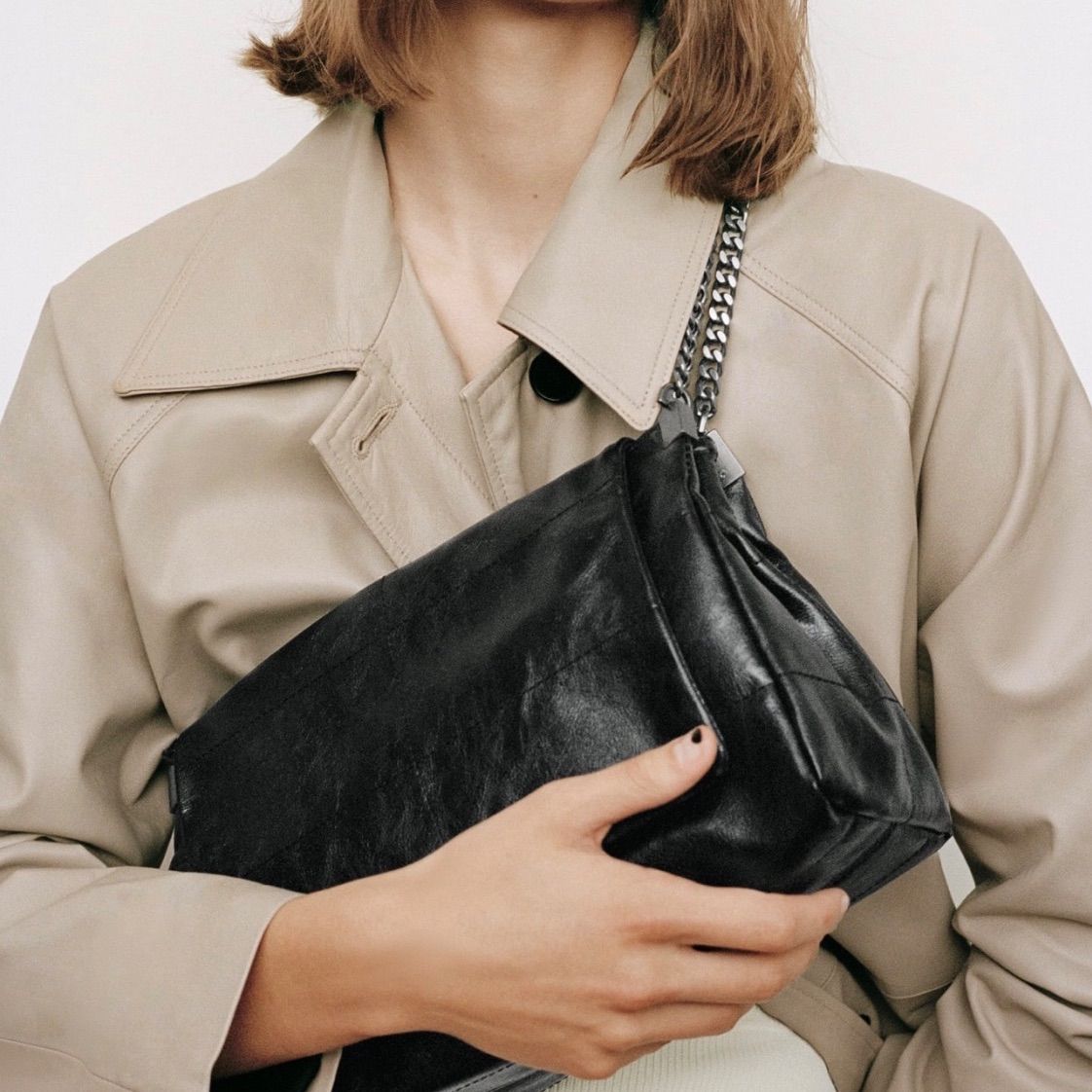 【新品未使用】ZARA フラップミニマルショルダーバッグ　ブラック ZARA - 【新品未使用】ZARA フラップミニマルショルダーバッグ
