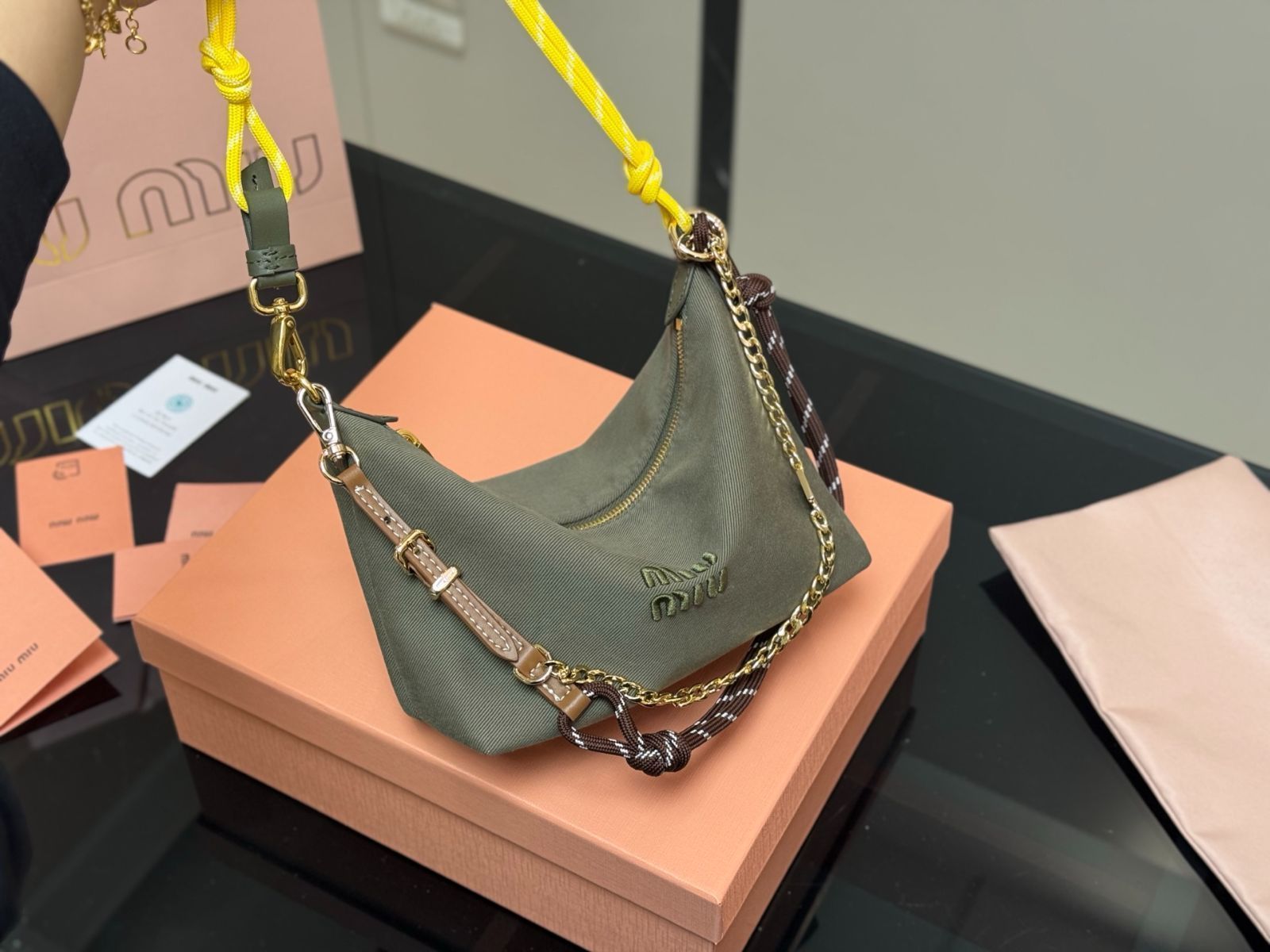 MIU MIU - ｻﾏｰｾｰﾙ開催中❗️プロフ確認❗️miumiu キャンパスバッグ MIU MIU - ｻﾏｰｾｰﾙ開催中❗️プロフ確認❗️miumiu キャンパス