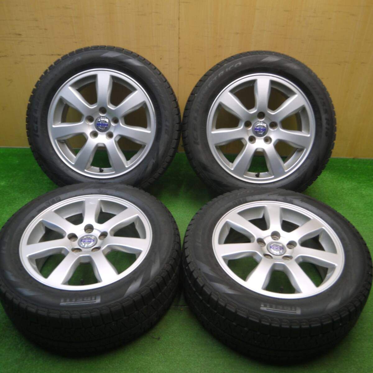 VOLVO 16インチホイールとPIRELLIスタッドレスタイヤ4本セット VOLVO 16インチホイールとPIRELLIスタッドレスタイヤ4本セット