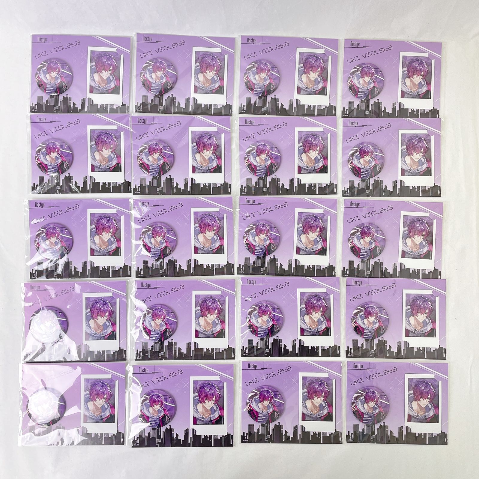 20個セット 浮奇・ヴィオレタ 缶バッジ＆チェキ風カードセット