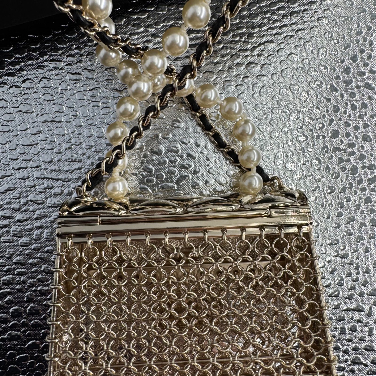 CHANEL バッグ型ロングネックレス メタル ラムスキン コスチュームパール ネックレス - メタル、ラムスキン & コスチューム パール