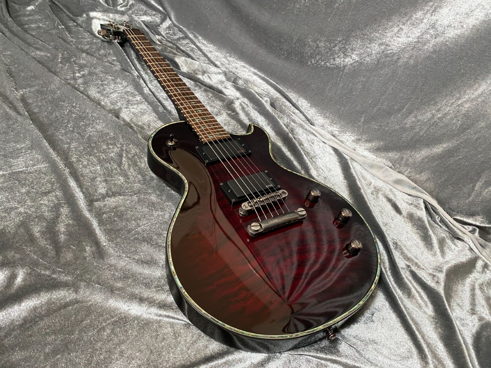 Schecter AD-SOLO-6-HR EMG搭載 コイルタップ付き 美品 Schecter AD-SOLO-6-HR EMGピックアップ搭載 コイルタップ付きの