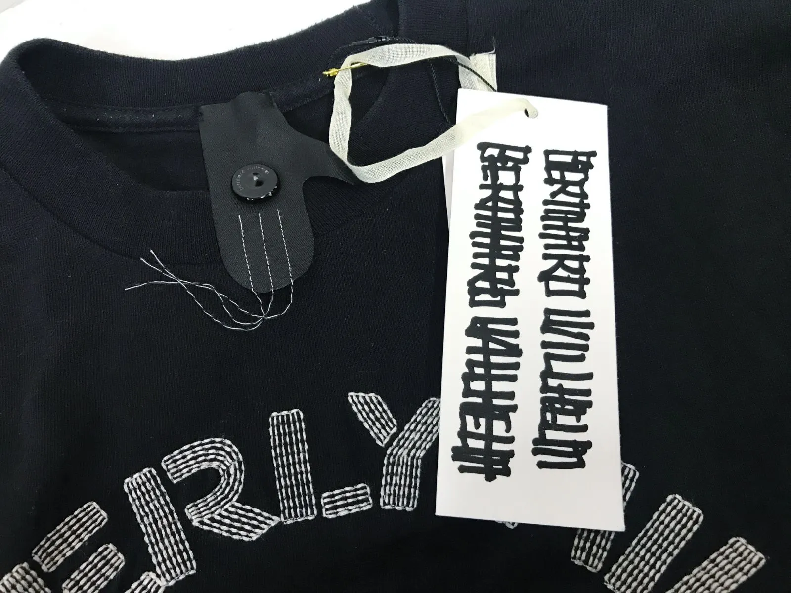 BERNHARD WILLHELM ｜ベルンハルトウィルヘルム Capital 刺繍 Tシャツ 