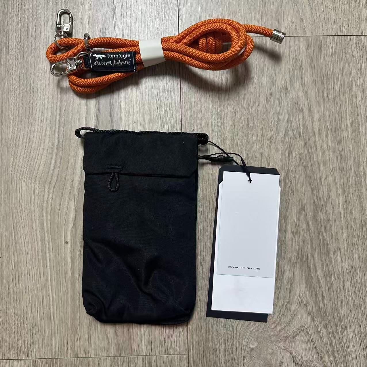 【新品】メゾンキツネ✖️トポロジー フォンサコッシュ トポロジーがメゾン キツネとコラボ、パリの街並みから着想した