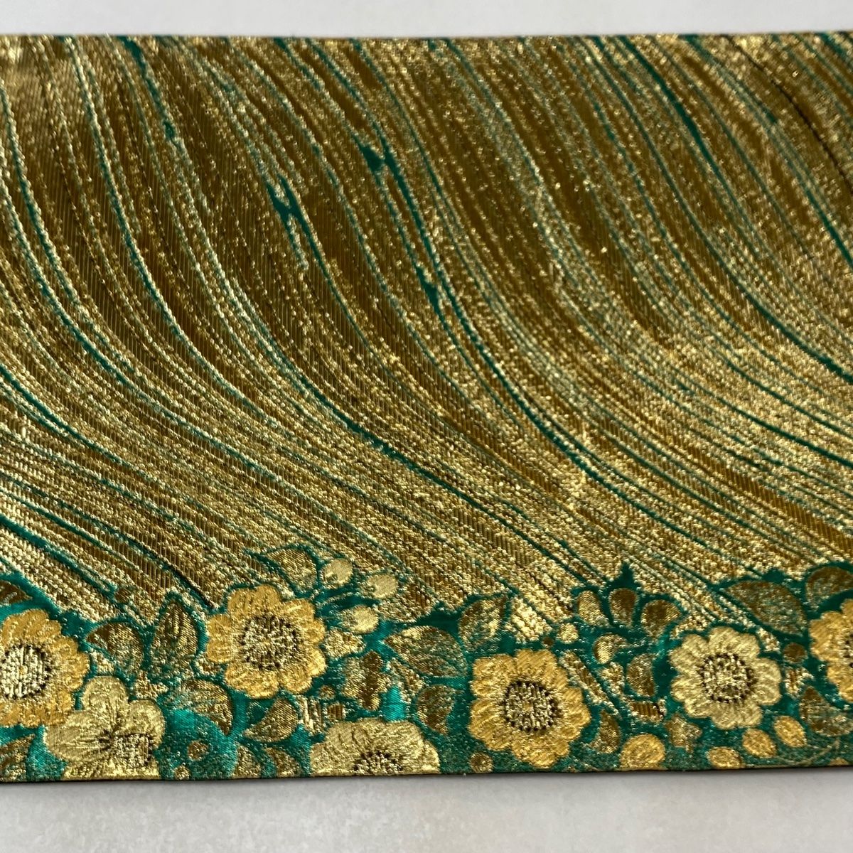 袋帯 秀品 振袖向き 草花 よろけ縞 箔 金糸 金色 全通 正絹