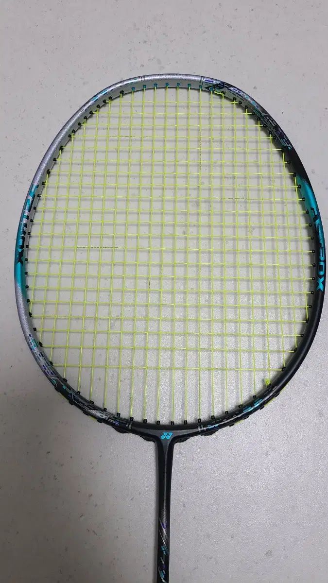 YONEX