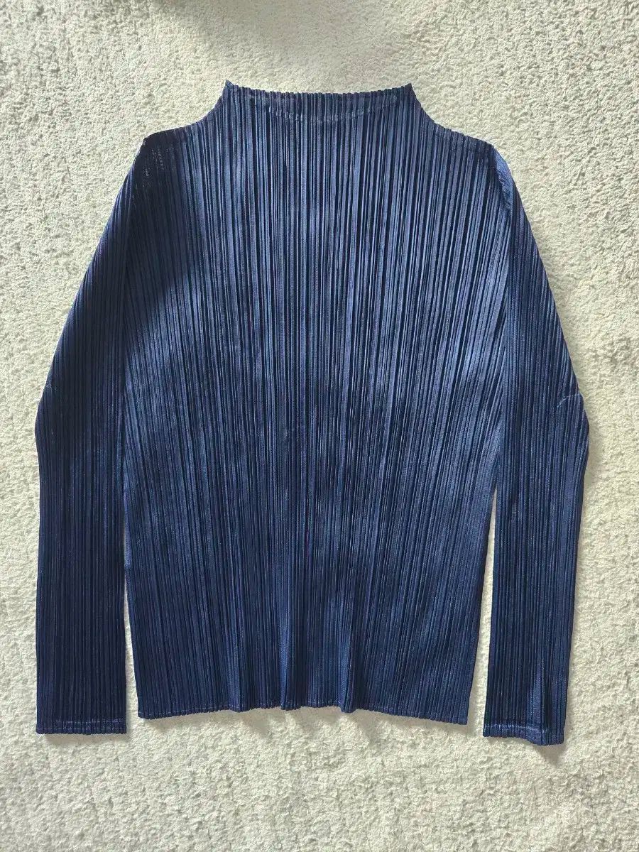 PLEATS PLEASE