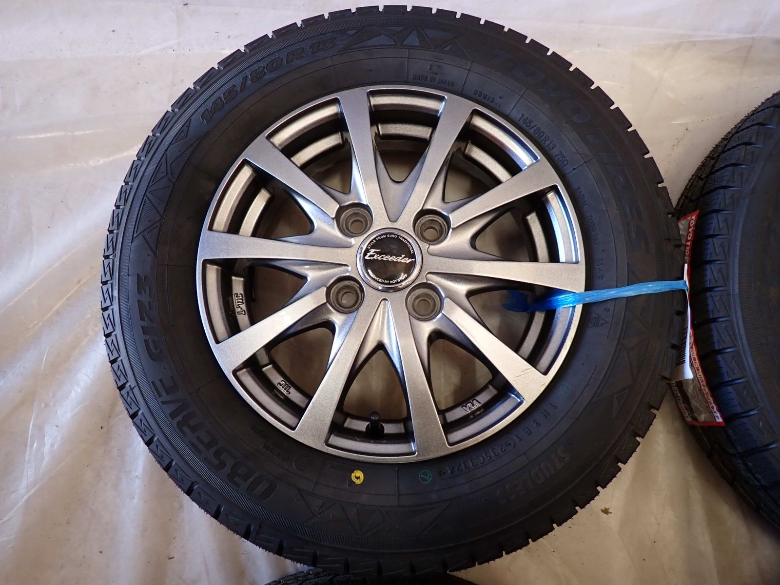 最新アイテム。 冬 製 4本SET 会社宛 145 80R13×4J 75Q トーヨー オブザーブ GIZ3 アルミ ムーブ タント ミライース アルト NO D6068 結束感のある