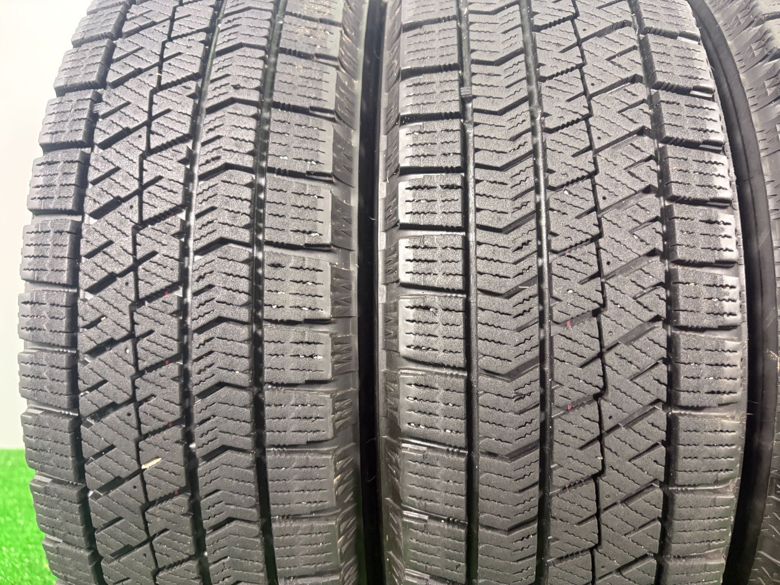 送料無料も!  155 65R14 ブリヂストン VRX2 製 4本 冬タイヤ スタッドレス TA671