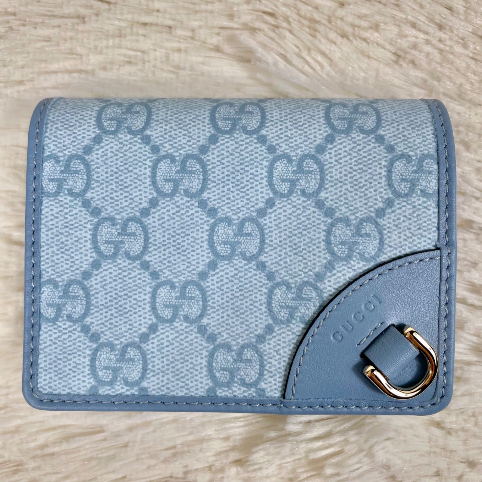 GUCCIGGエンブレム ミニウォレットブルー GG Emblem small wallet in light blue coated fabric | GUCCI® US