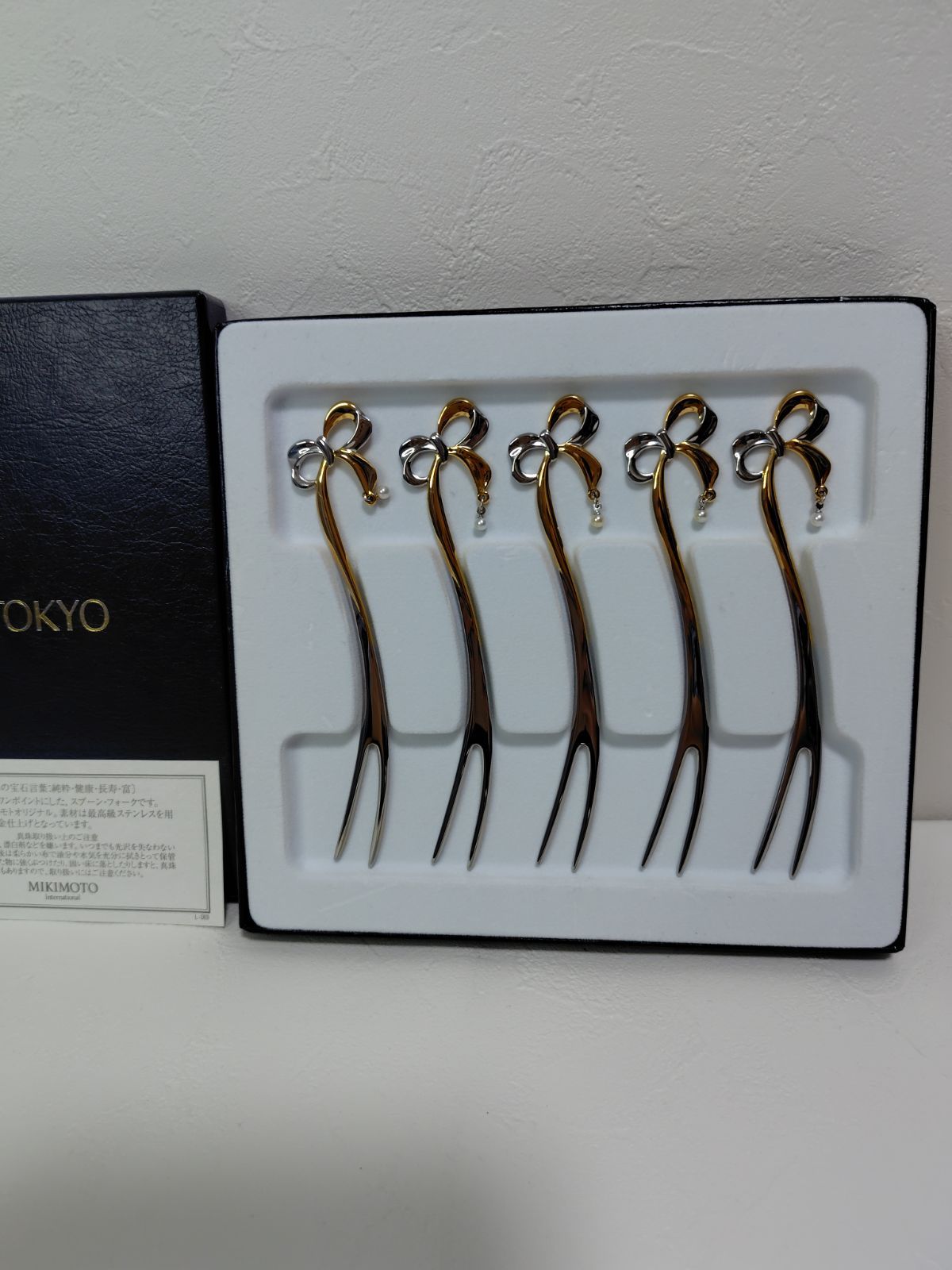 MIKIMOTO リボンモチーフ ミキモトパール付きフォーク5本セット