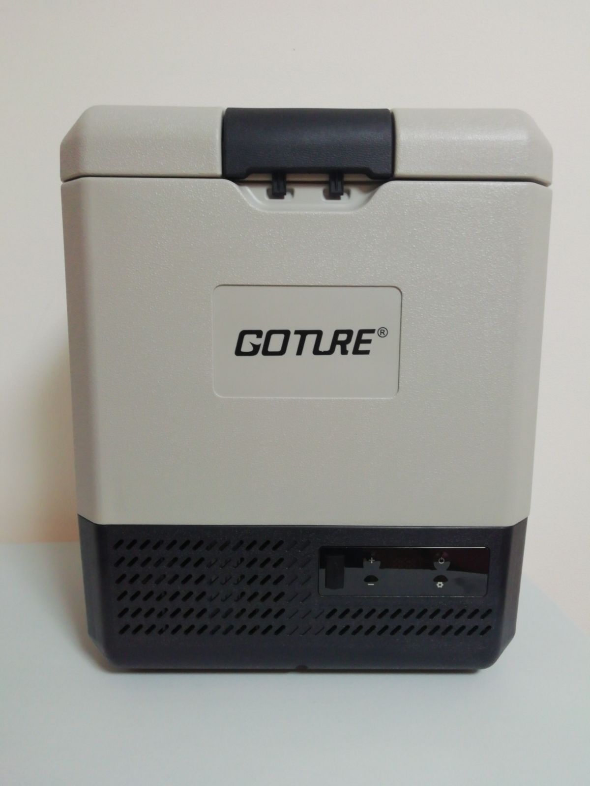 美品】 Goture 8L コンパクト 車載冷蔵庫 小型 静音タイプ - メルカリ