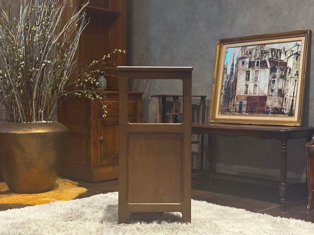 コーナーキャビネット