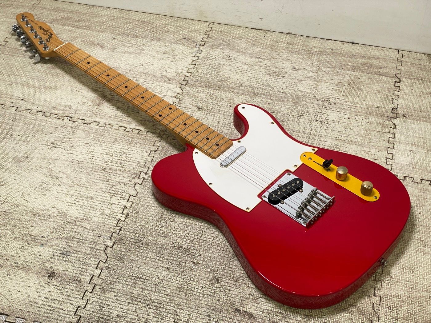 SQUIER STANDARD TELECASTER