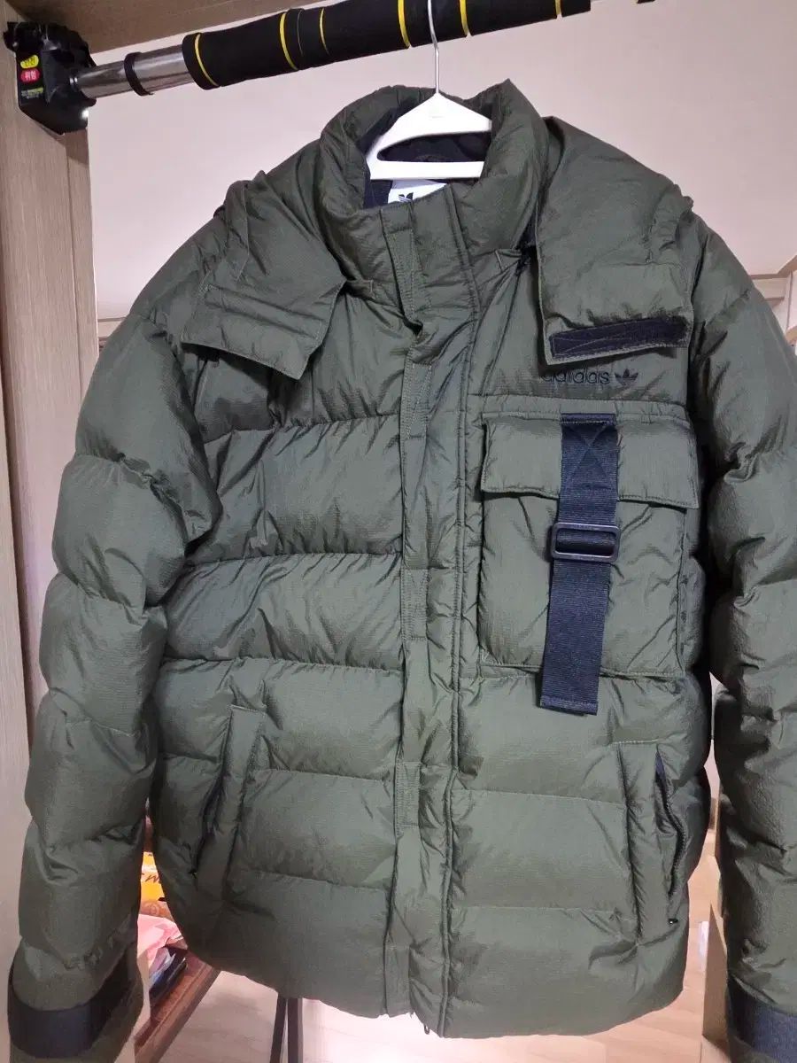 アディダス ダウン アウター カーキ色 95