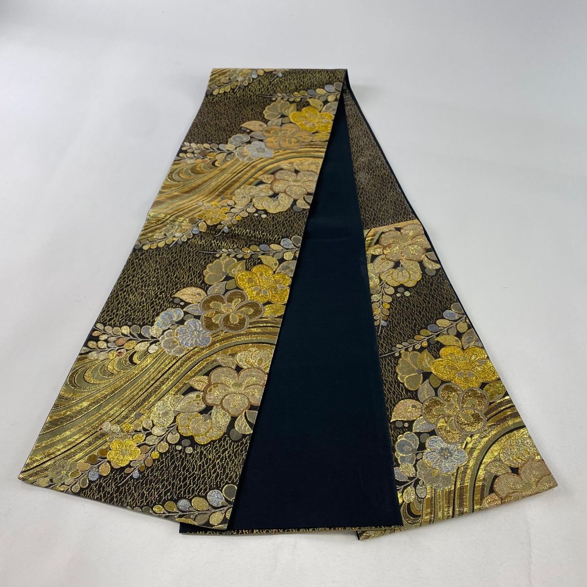 袋帯 正絹 黒地 煌めく 上品な花 六通 U-4395 袋帯 正絹 黒地 煌めく 上品な花 六通 U-4395