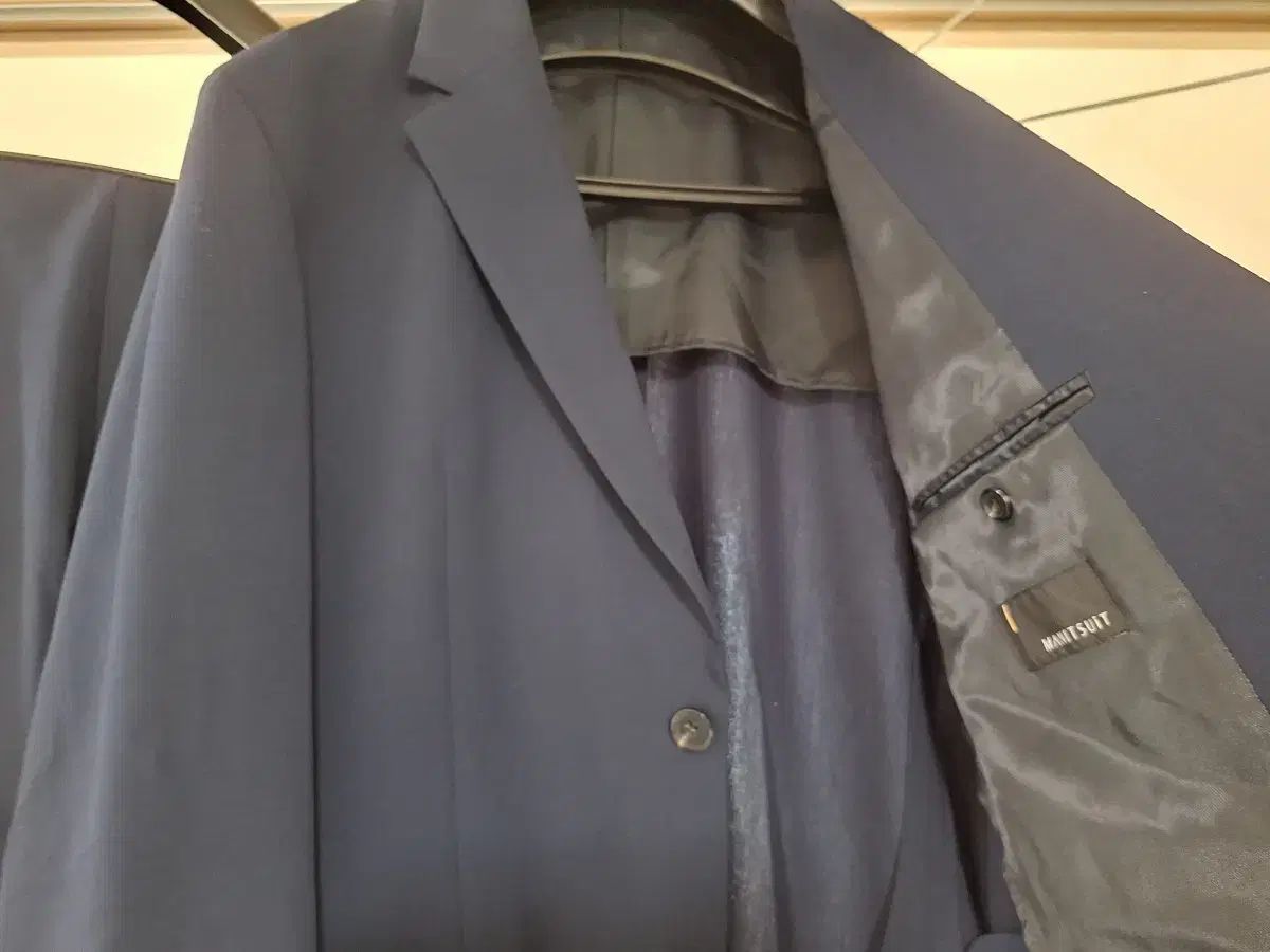 知的な メンズ スーツ セットアップ ネイビー カラー タグ そのまま です 水洗い です トップス 110 定番人気！