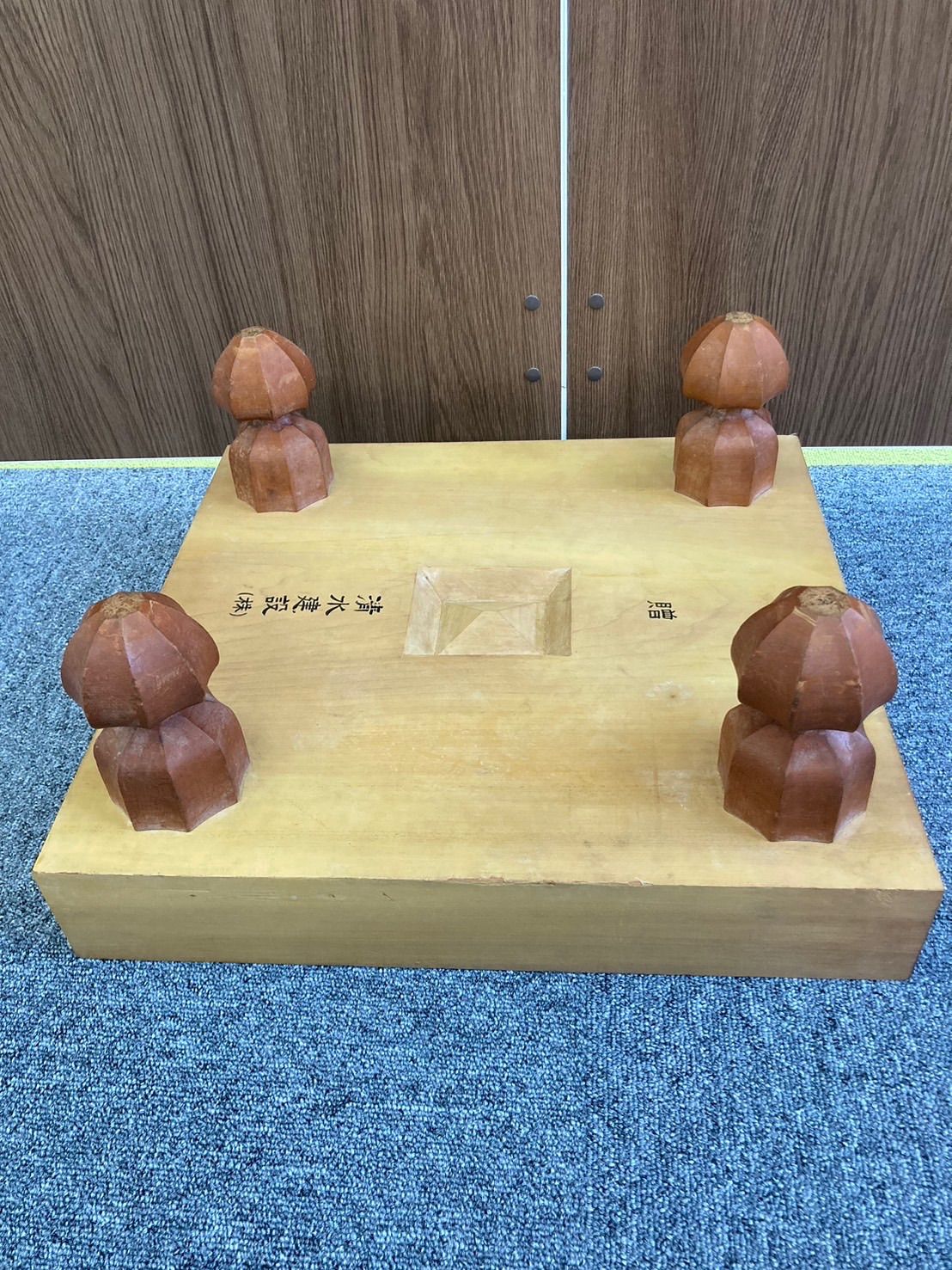 囲碁板 へそ付き 脚付き 榧木 蛤碁石 那智黒石 収納桐箱 黒木碁石店