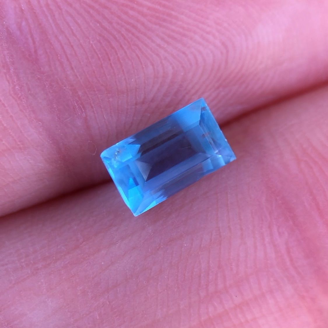 アパタイト（非加熱） 天然非加熱 アパタイト 1.54ct ルース 美品 非加熱＆無処理 鑑別書付き
