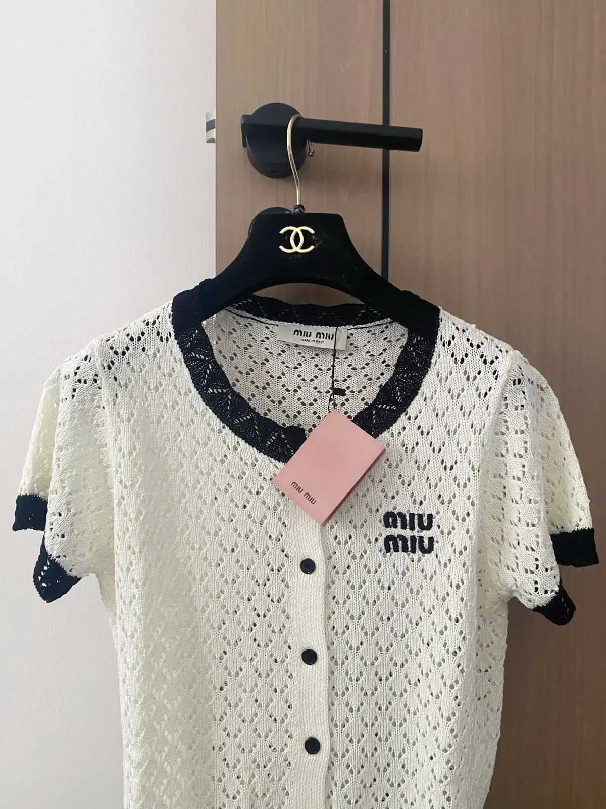 MIU MIU(ミュウミュウ) レディース 刺繍 ロゴ 白 ニット 半袖