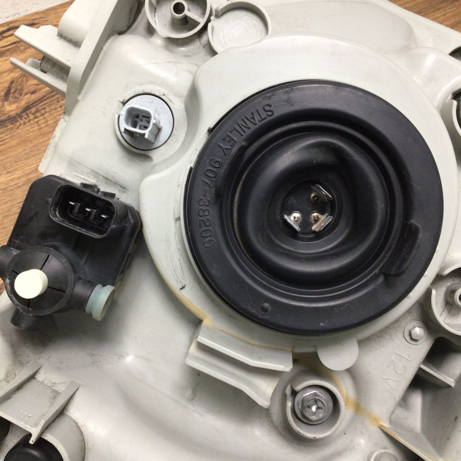 6151 ホンダ N-BOX JF1 / JF2 右ヘッドライト 純正 STANLEY 6151 ホンダ N-BOX JF1 / JF2 右ヘッドライト 純正 STANLEY