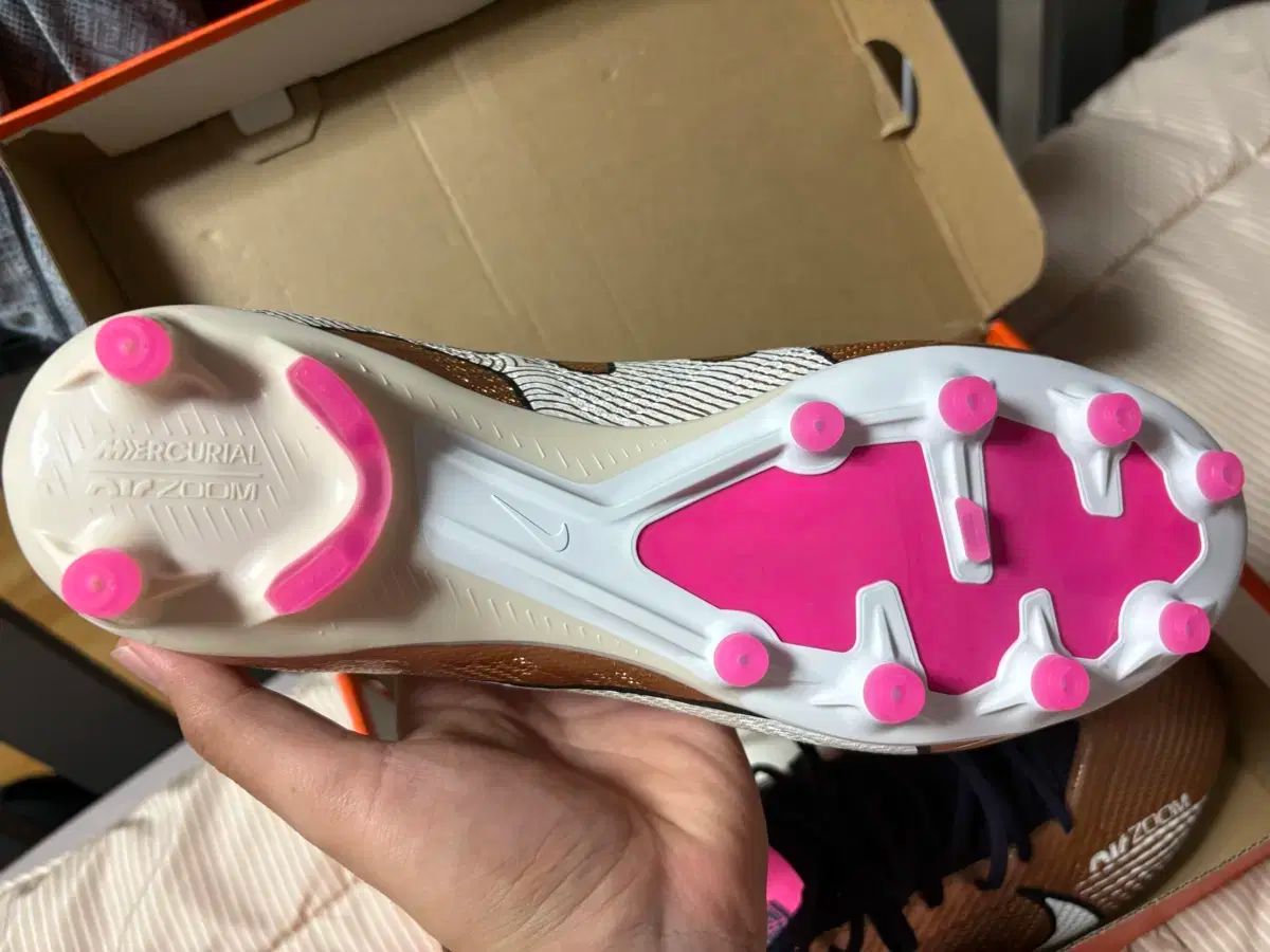 ワゴンセールも実施中。 郵便料金を削除 ナイキ マーキュリアル ズーム ヴェイパー 15 pro Ag