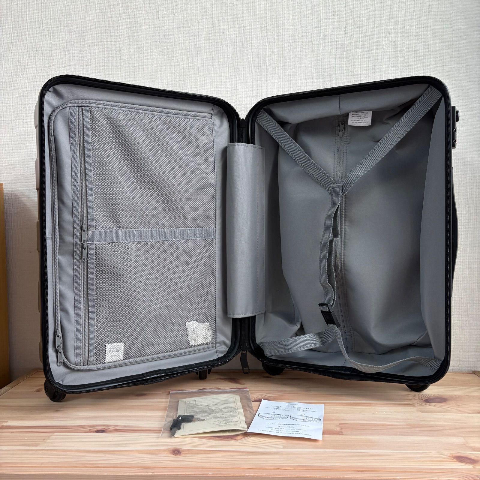 バーを自由に調節できるキャリーケース 35L