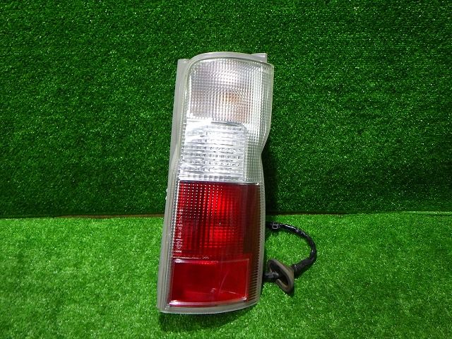 キャラバン　右テールレンズ　E25　前期　後期　4922　日産　250820011